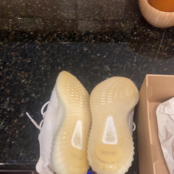 Adidas Yeezy Boost 350V2 Cream/Triple White size 9 - Picture 4 of 5